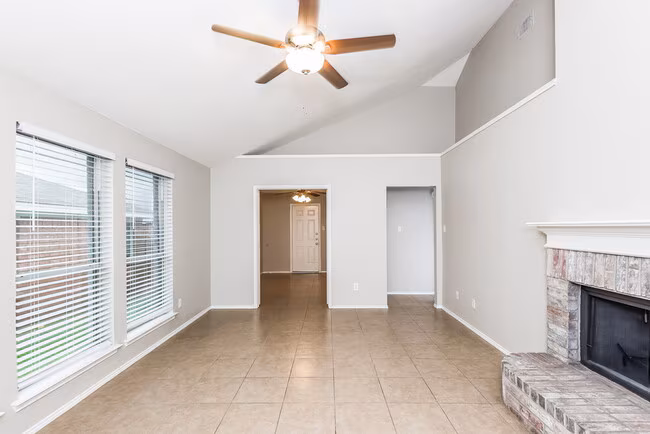 2500 Ensenada Ln Fort Worth, TX 76108 photo 4