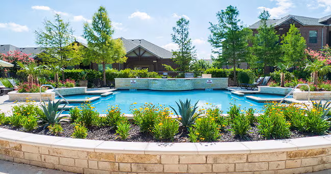 Retreat At Stonebridge Ranch Apartments photo 4