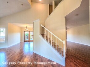 12026 89th Pl NE Kirkland, WA 98034 photo 4