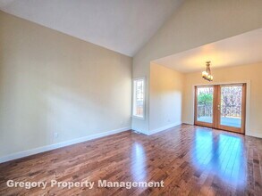 12026 89th Pl NE Kirkland, WA 98034 photo 5