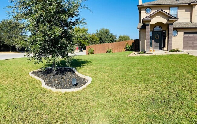 101 Pond Way Hutto, TX 78634 photo 3