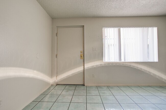 7850 E Glenrosa Ave Scottsdale, AZ 85251 photo 4