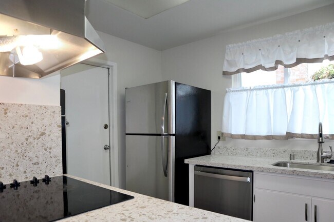 37051 Shasta St Fremont, CA 94536 photo 2