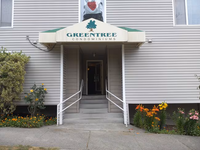 7100 Greenwood Ave N Seattle, WA 98103 photo 2