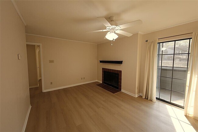 1510 W N Loop Blvd Austin, TX 78756 photo 4