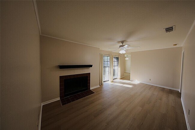 1510 W N Loop Blvd Austin, TX 78756 photo 2