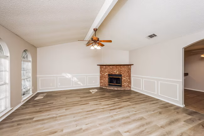 423 Blueberry Hill Lane, Mansfield, TX 76063 photo 4
