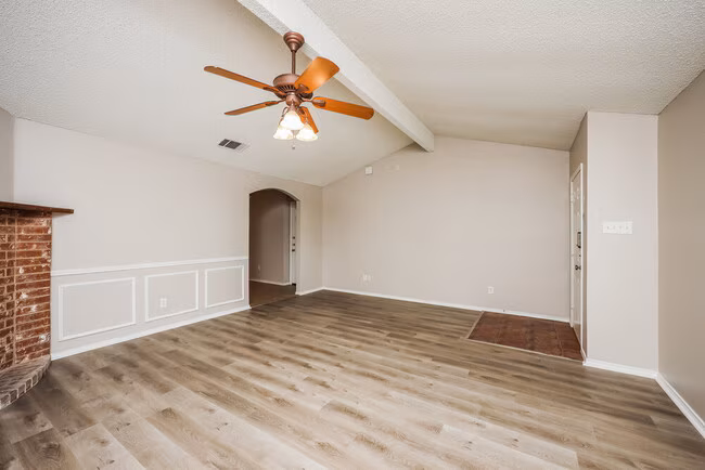 423 Blueberry Hill Lane, Mansfield, TX 76063 photo 5