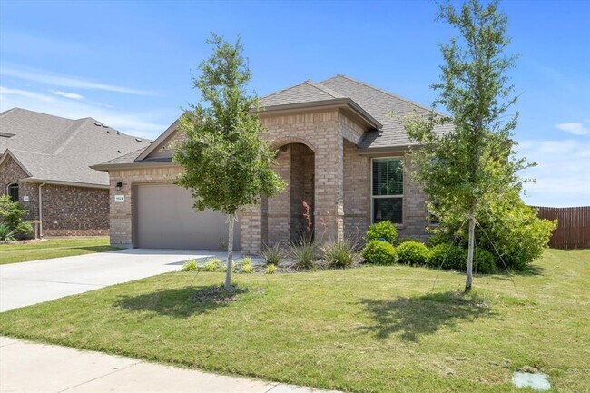 1529 Seabiscuit Dr Granbury, TX 76049 photo 3
