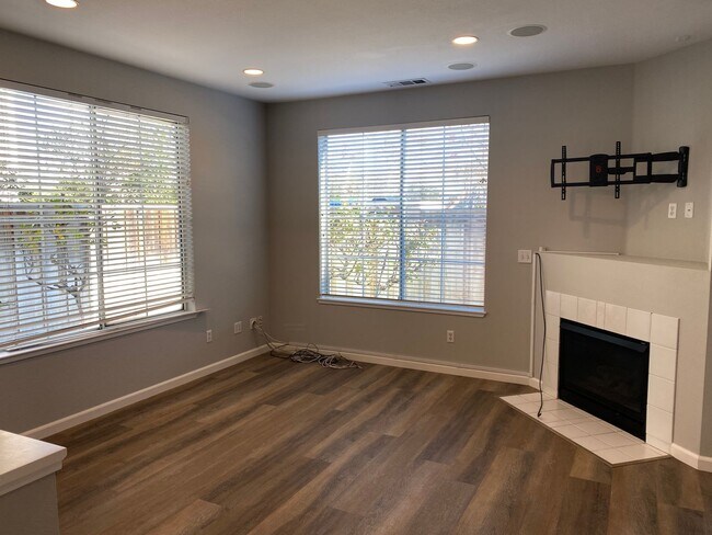 314 Ballymore Cir San Jose, CA 95136 photo 2