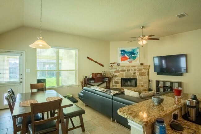 420 Cactus Flower Cibolo, TX 78108 photo 2