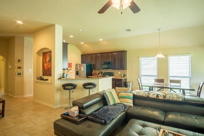 420 Cactus Flower Cibolo, TX 78108 photo 3