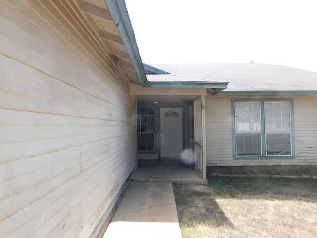 12003 Arrowwood Dr Austin, TX 78727 photo 2