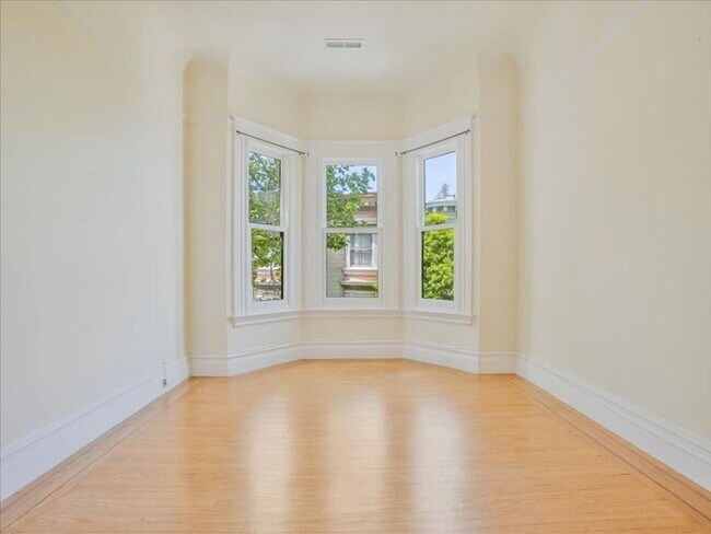 1129 Clay St San Francisco, CA 94108 photo 3