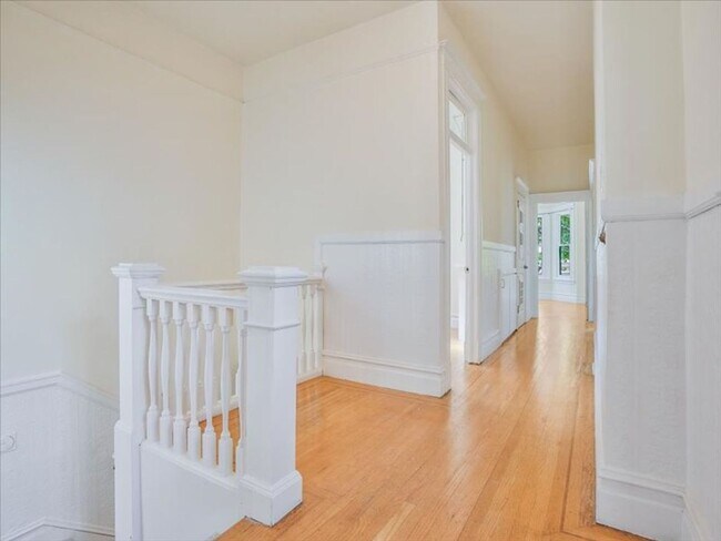 1129 Clay St San Francisco, CA 94108 photo 4