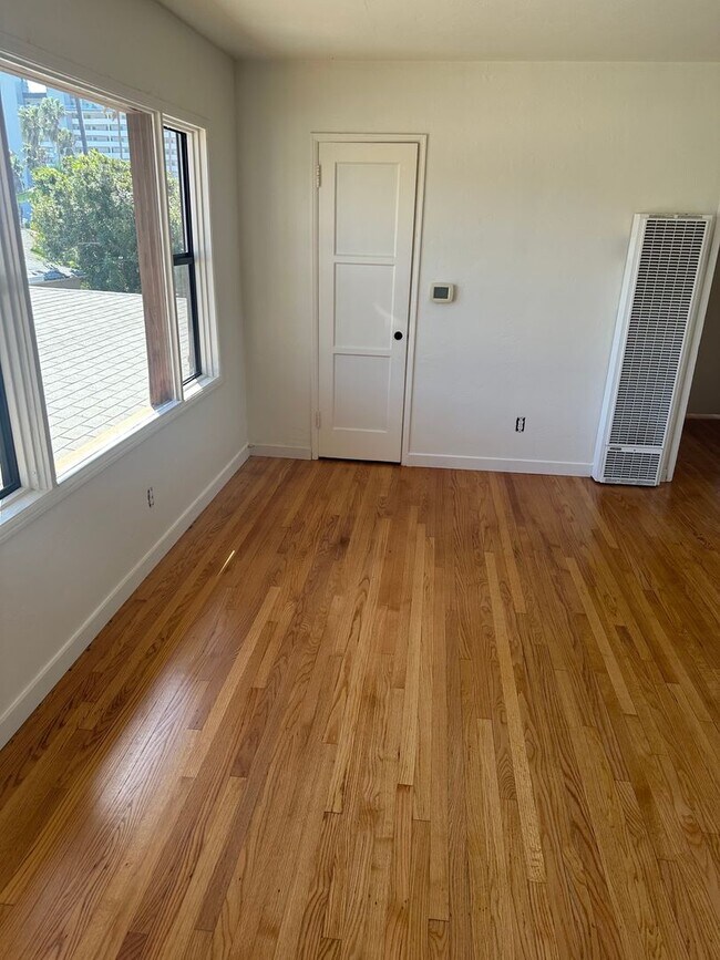 818-832 Chalcedony St San Diego, CA 92109 photo 2