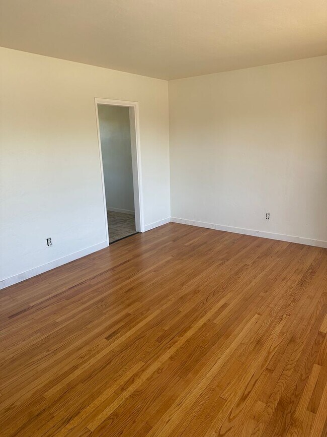 818-832 Chalcedony St San Diego, CA 92109 photo 5