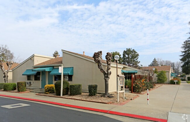 219 Hillcrest Ave photo 2