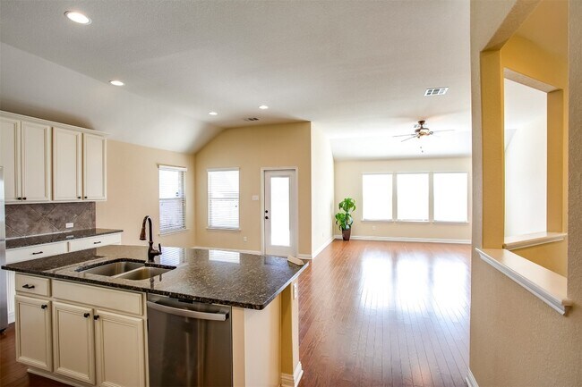 1721 Elaina Loop Leander, TX 78641 photo 5