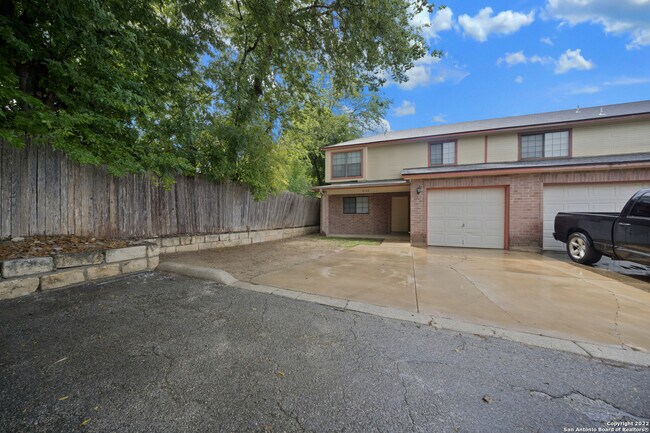 6102 Prince Charles San Antonio, TX 78240 photo 2