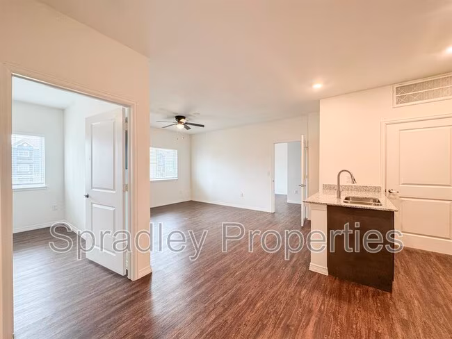 1124 W Ave O Belton, TX 76513 photo 2