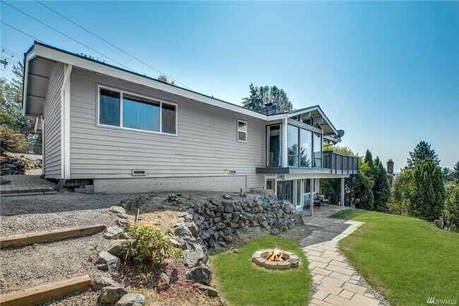 2323 Talbot Rd S Renton, WA 98055 photo 2