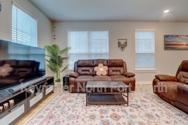 216 Territory Trl Fort Worth, TX 76120 photo 2