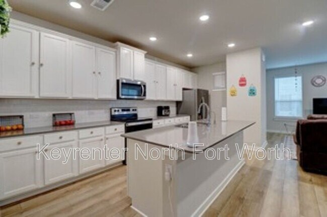 216 Territory Trl Fort Worth, TX 76120 photo 3