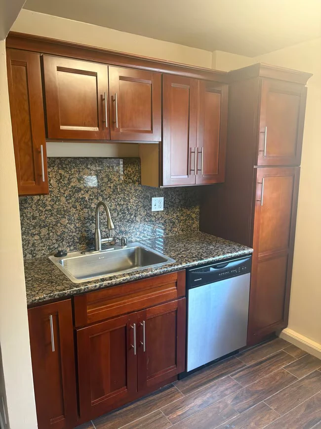 961 Yerba Buena Ave Oakland, CA 94608 photo 2