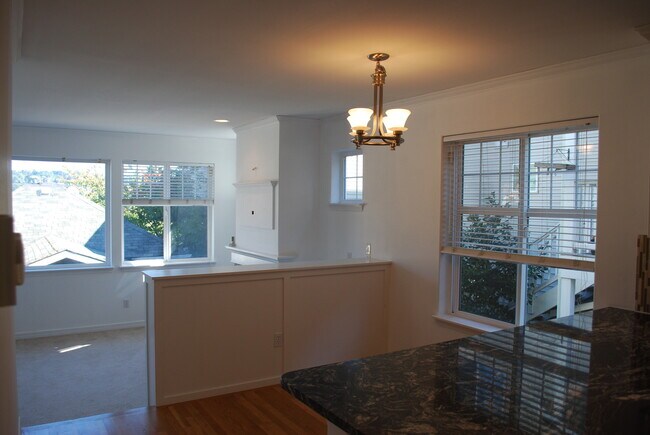 1231 6th Ave N Seattle, WA 98109 photo 4