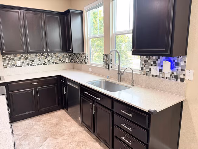 Perfect Shape Single Family Home in Dublin with many upgrades photo 3