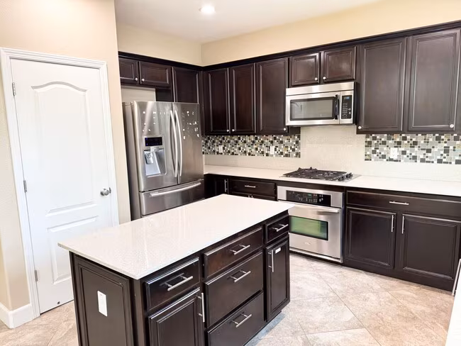 Perfect Shape Single Family Home in Dublin with many upgrades photo 5