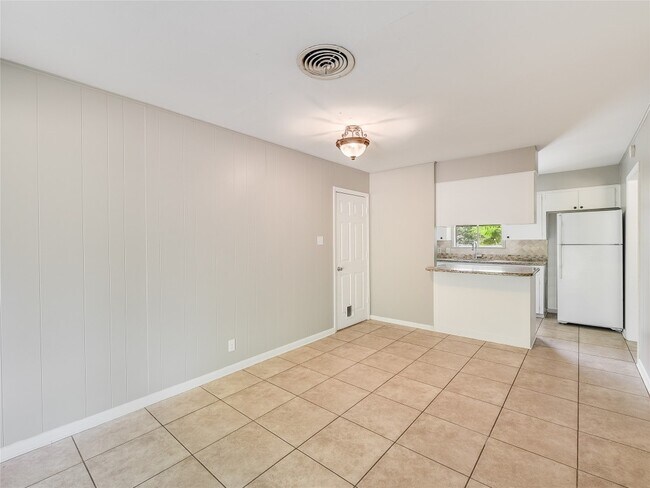 2508 Little John Ln Austin, TX 78704 photo 4