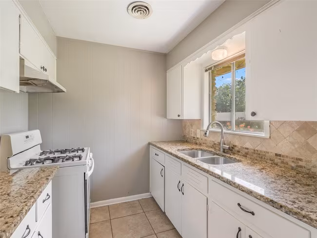 2508 Little John Ln Austin, TX 78704 photo 5
