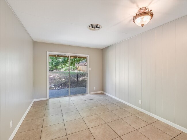 2508 Little John Ln Austin, TX 78704 photo 3