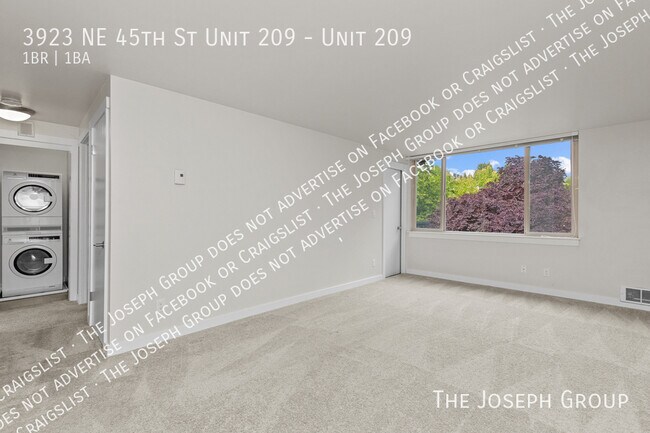 3923 NE 45th St Seattle, WA 98105 photo 2