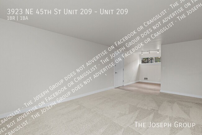 3923 NE 45th St Seattle, WA 98105 photo 4