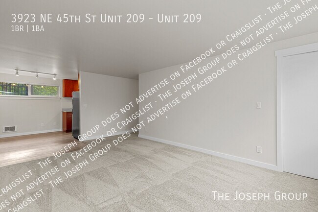 3923 NE 45th St Seattle, WA 98105 photo 3