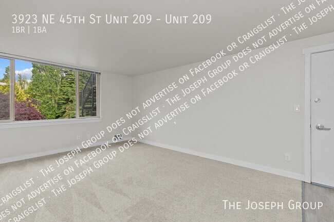 3923 NE 45th St Seattle, WA 98105 photo 5