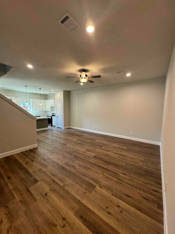 721 N Jefferson St Pilot Point, TX 76258 photo 2