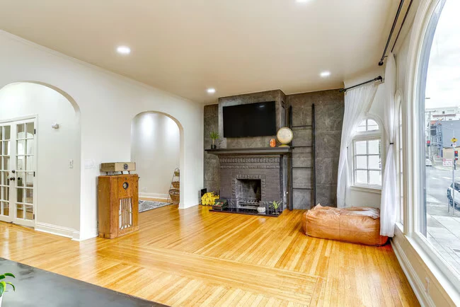3232 Divisadero St San Francisco, CA 94123 photo 2