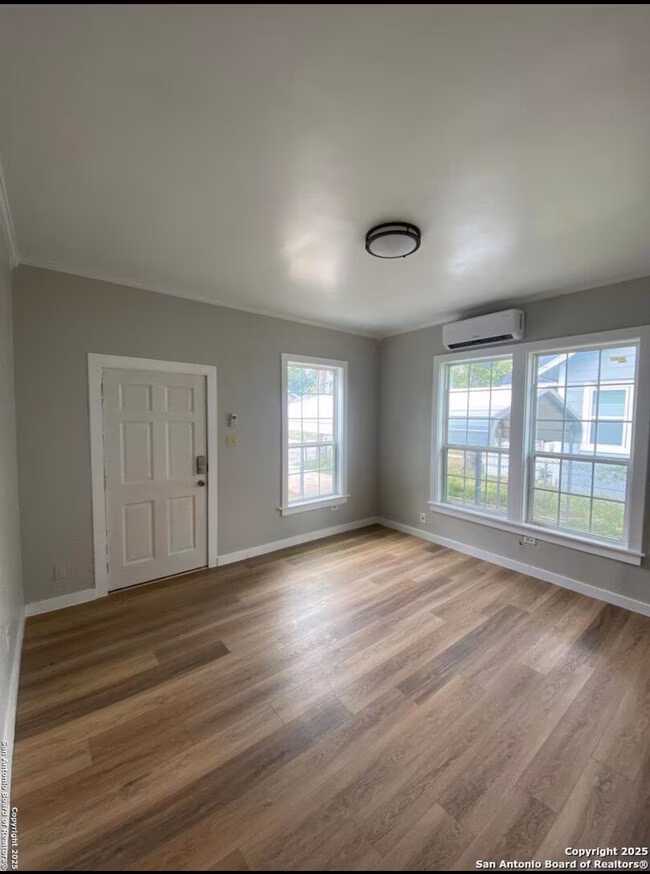 143 E Baylor San Antonio, TX 78204 photo 2