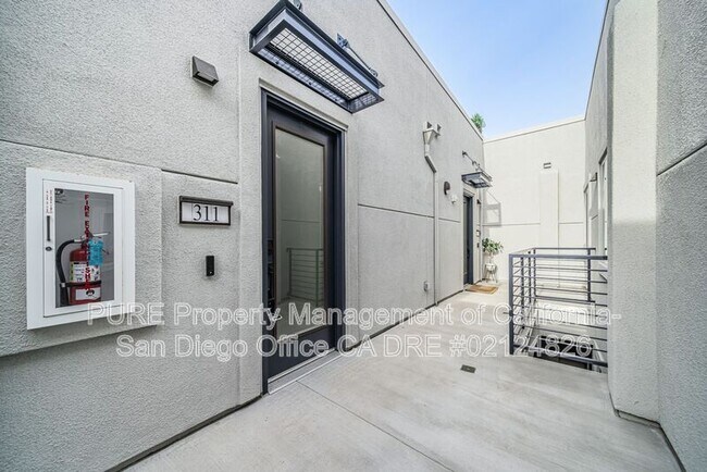 1105 S Cleveland St Oceanside, CA 92054 photo 3