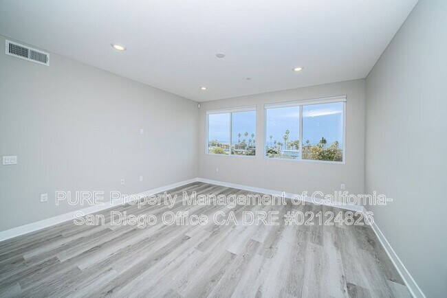 1105 S Cleveland St Oceanside, CA 92054 photo 4