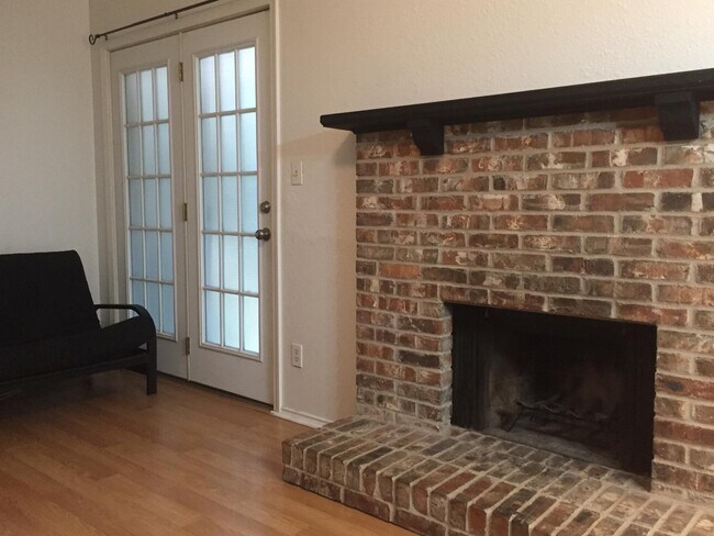 2810 Nueces St Austin, TX 78705 photo 5