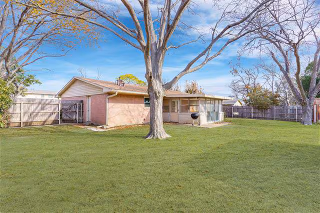 831 Warren Way, Richardson, TX 75080 photo 2