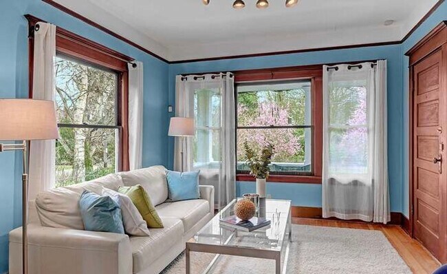 1327 13th Ave S Seattle, WA 98144 photo 2