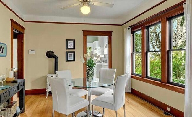 1327 13th Ave S Seattle, WA 98144 photo 3