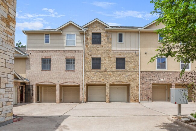 1402 Parker Lane #4 Austin, TX 78741 photo 3