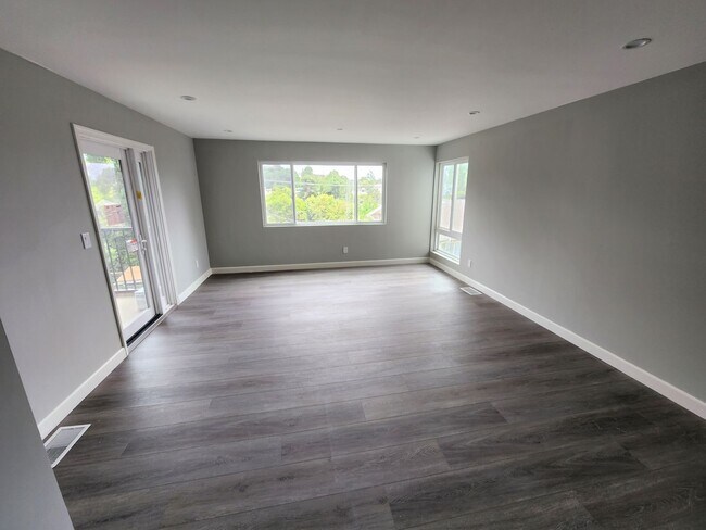 4124 Lyon Ave Oakland, CA 94601 photo 2